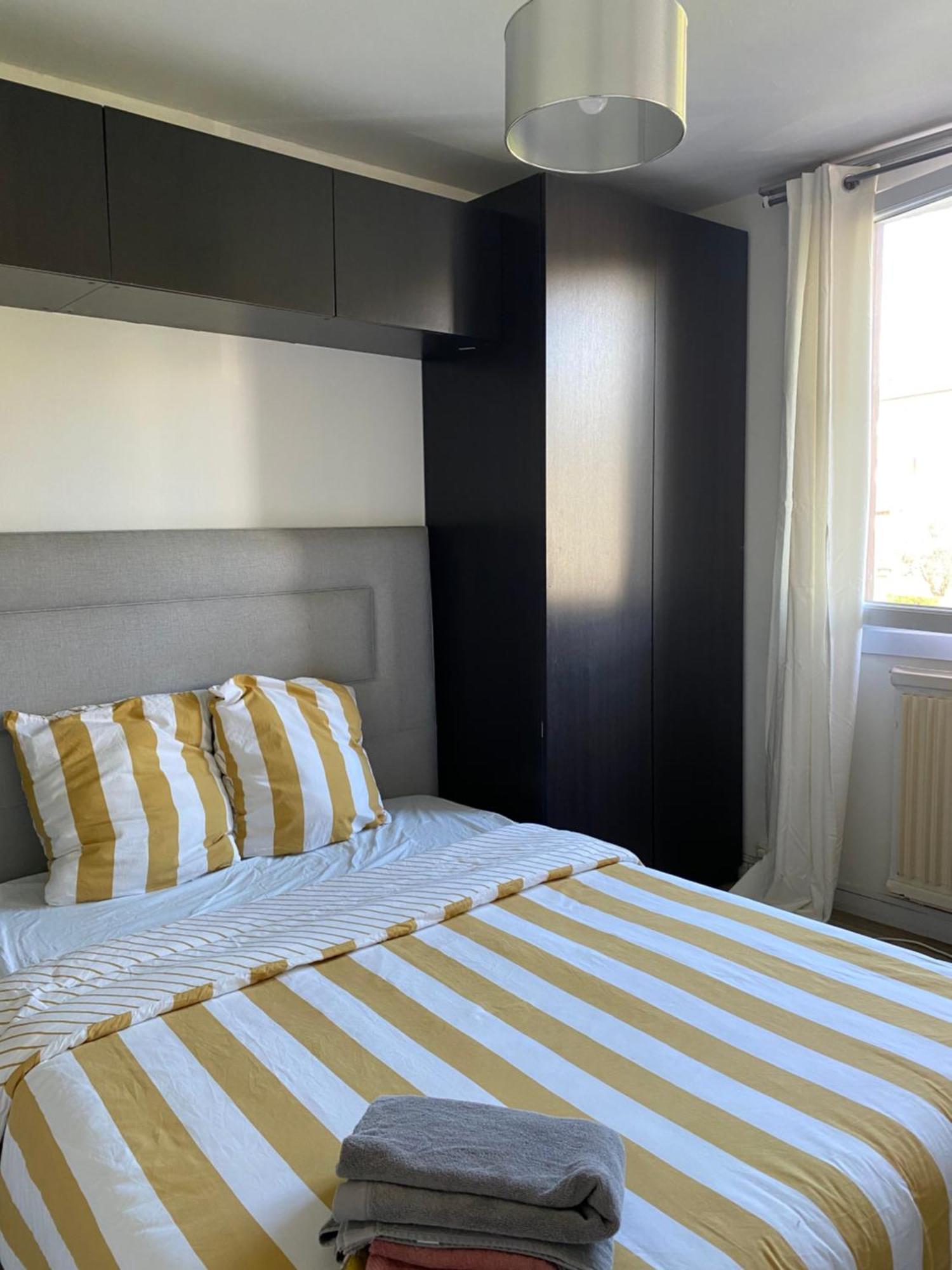 Bel Appartement Spacieux ,Convivial De 3 Chambres Avec Parking Prive Secure Caen Exterior foto