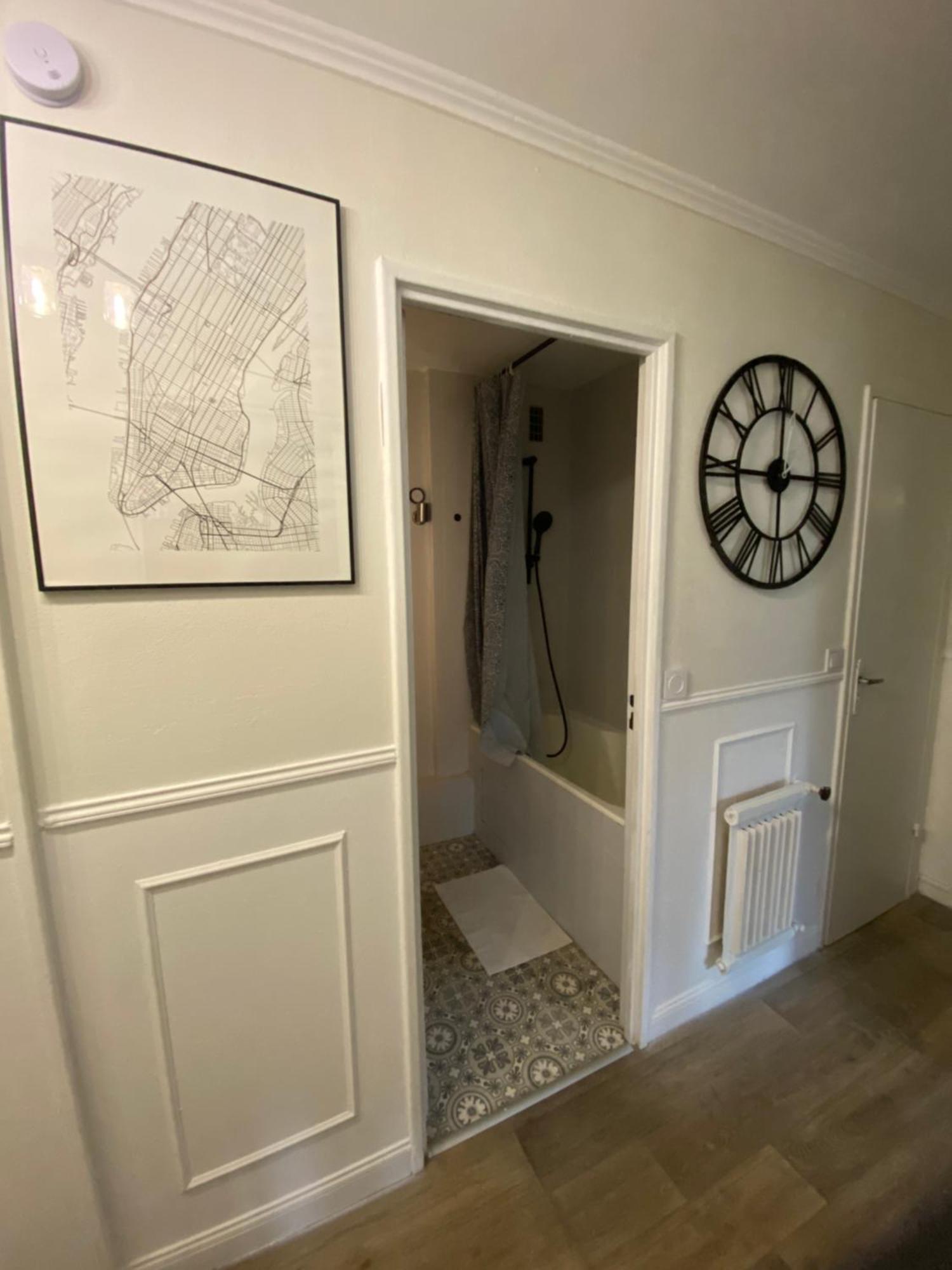 Bel Appartement Spacieux ,Convivial De 3 Chambres Avec Parking Prive Secure Caen Exterior foto