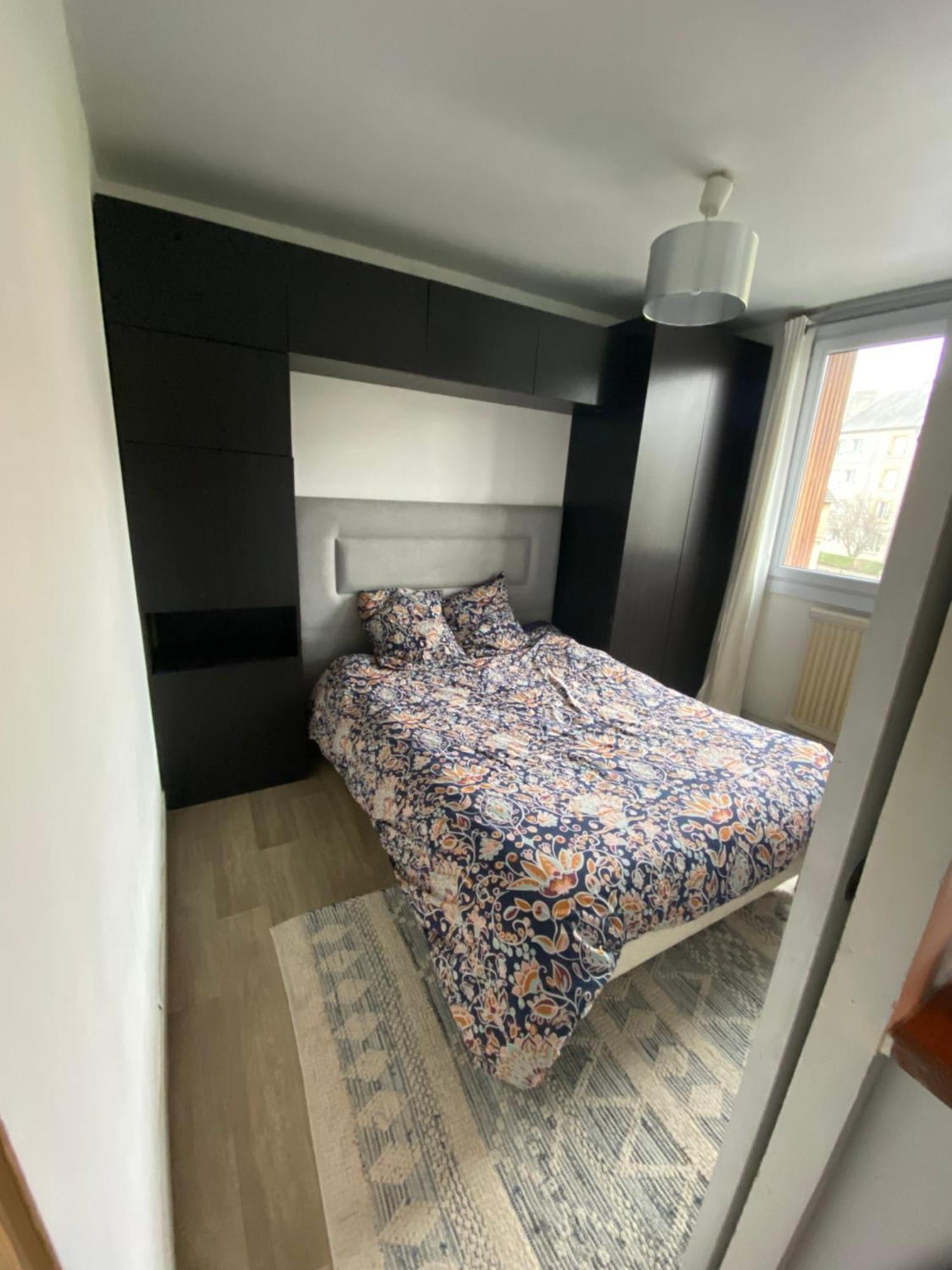 Bel Appartement Spacieux ,Convivial De 3 Chambres Avec Parking Prive Secure Caen Exterior foto
