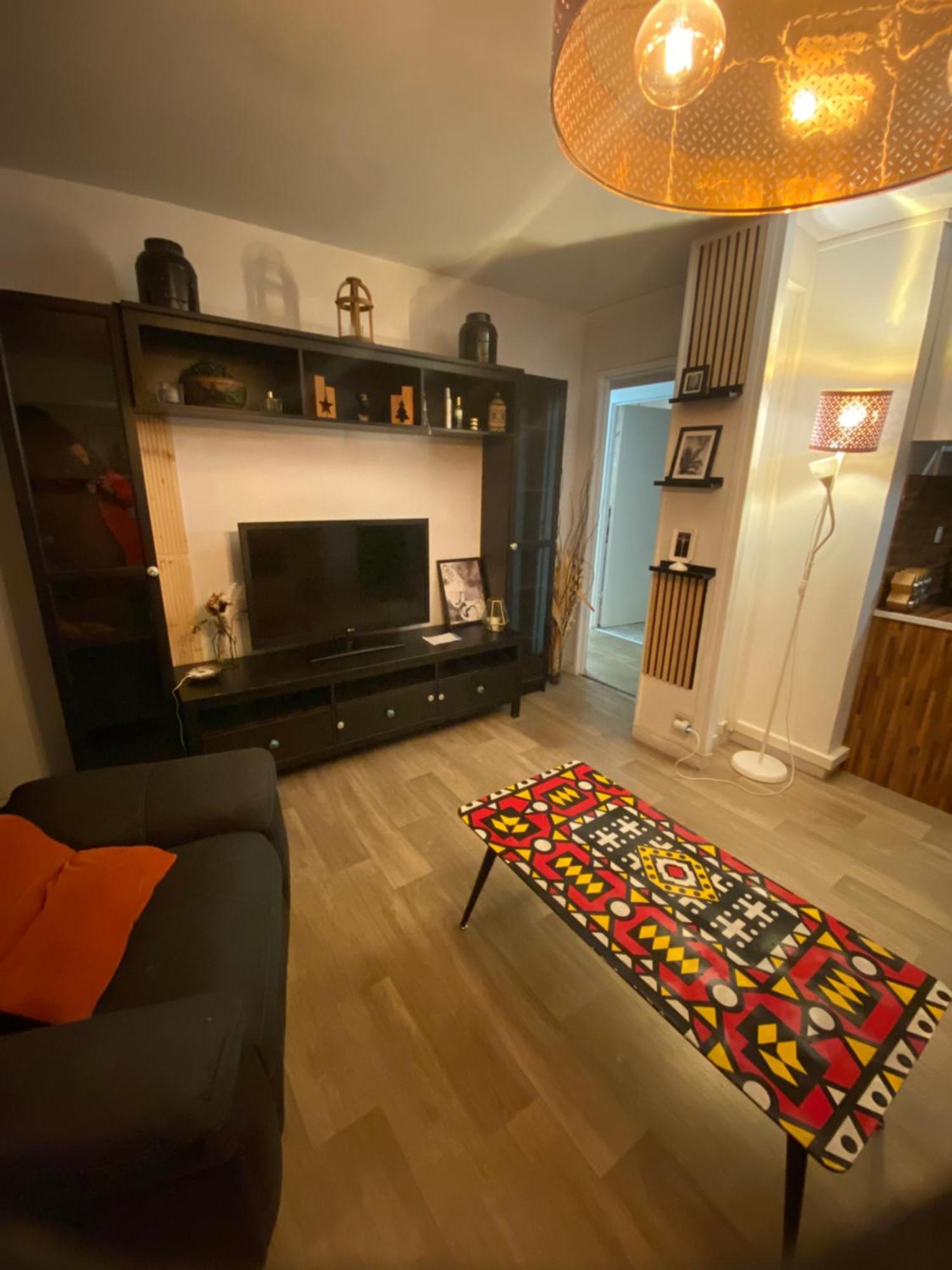 Bel Appartement Spacieux ,Convivial De 3 Chambres Avec Parking Prive Secure Caen Exterior foto
