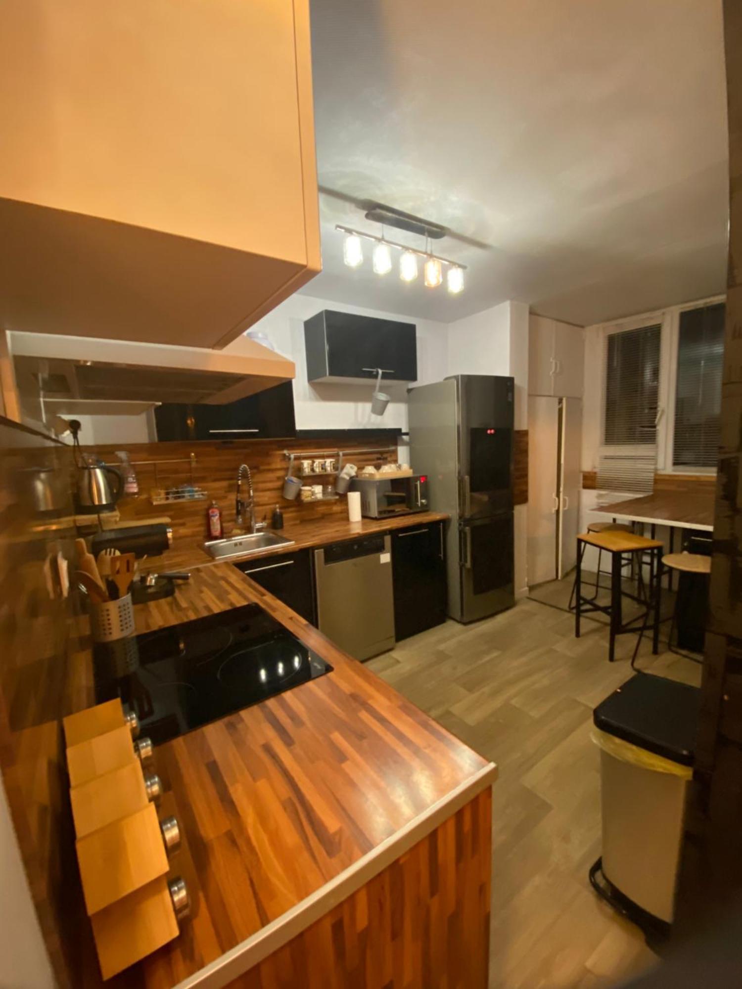Bel Appartement Spacieux ,Convivial De 3 Chambres Avec Parking Prive Secure Caen Exterior foto